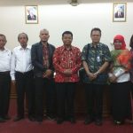 foto-bersama-kepala-dinas-pendidikan-provinsi-diy-dan-gm-telkom-witel-diy-ppdb-online-2017